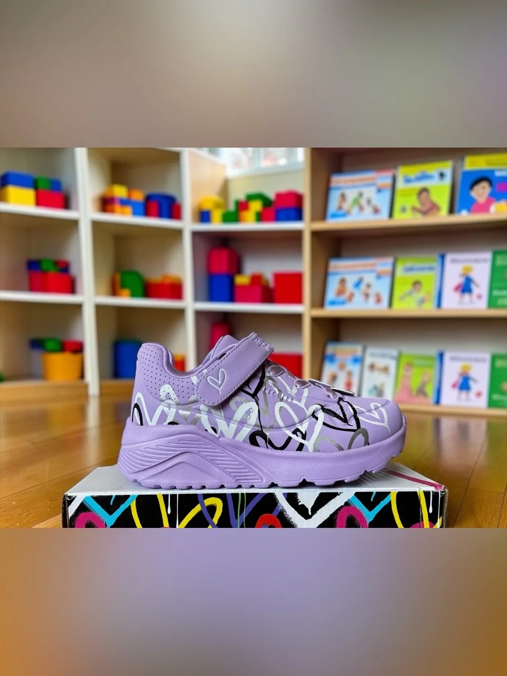 Skechers x Goldcrown: Uno Lite - Love Levitate Size 10K Brand New